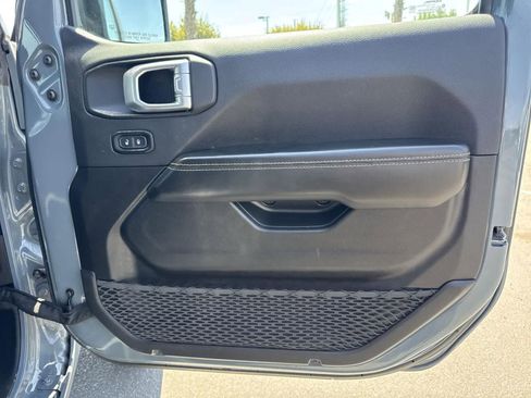 Used 2024 Jeep Wrangler Sahara image 35