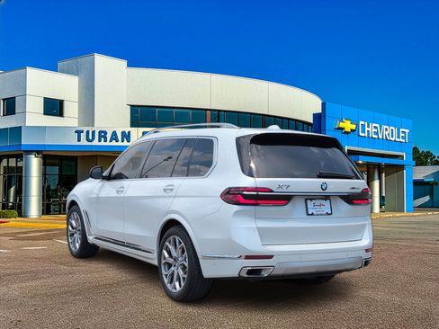 Used 2024 BMW X7 xDrive40i w/ Executive Package AWD/4WD image 3