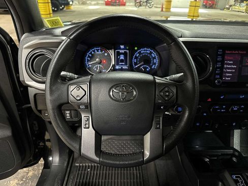 Used 2023 Toyota Tacoma TRD Off-Road w/ TRD Premium Off Road Package AWD/4WD image 18