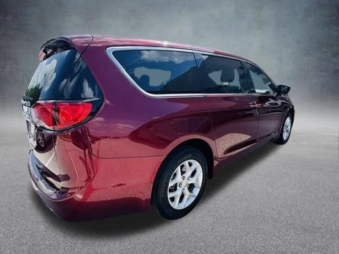 Used 2017 Chrysler Pacifica Touring Plus w/ Tire & Wheel Group FWD image 6
