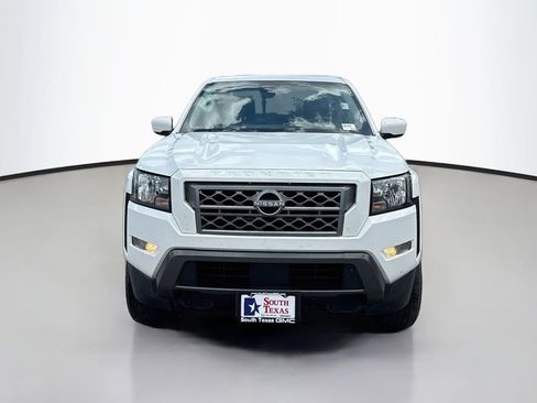 Used 2022 Nissan Frontier SV RWD image 2