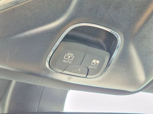 Used 2023 Jeep Compass Limited w/ Sun and Sound Group AWD/4WD image 19