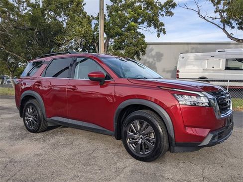 Used 2022 Nissan Pathfinder SV image 1