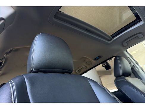 Used 2017 Toyota Sienna SE w/ SE Preferred Package FWD image 19