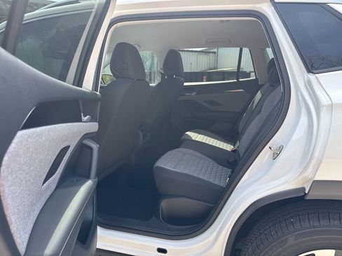 Used 2025 Volkswagen Tiguan S image 15