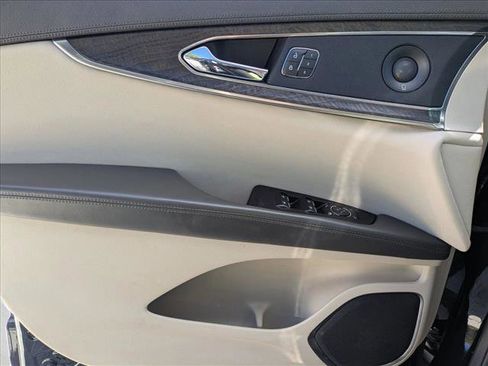 Used 2019 Lincoln Nautilus Reserve image 8