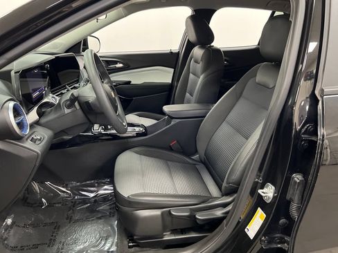 Used 2024 Chevrolet Trax LT FWD image 12