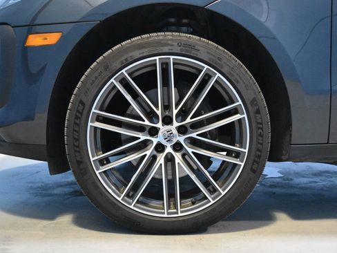 Certified 2025 Porsche Macan image 27
