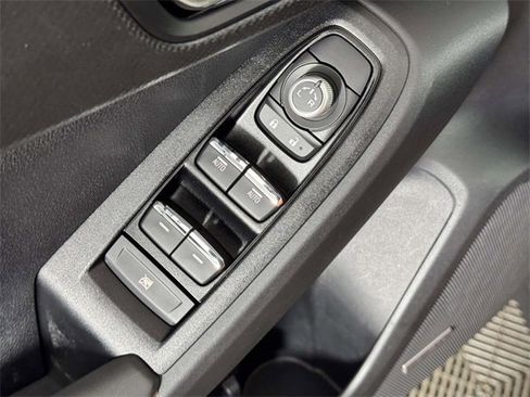 Used 2025 Subaru Crosstrek 2.5i Limited w/ Crosstrek Mirror Package image 18