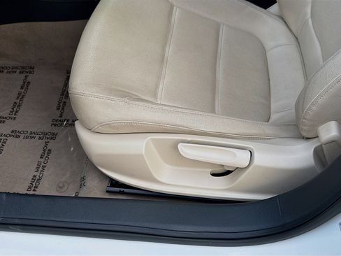 Used 2011 Volkswagen Jetta SEL image 18
