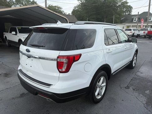 Used 2018 Ford Explorer XLT w/ Equipment Group 202A image 4