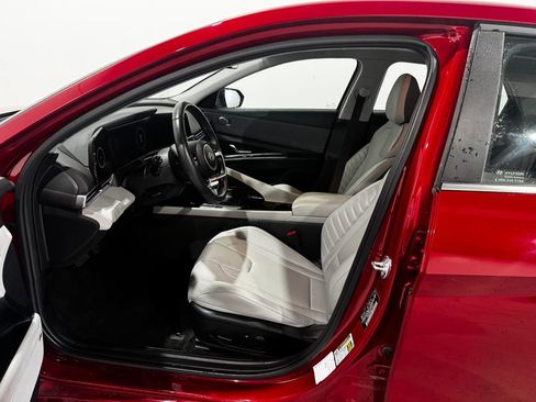 Used 2025 Hyundai Elantra Limited FWD image 14