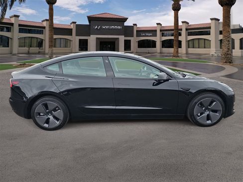 Used 2023 Tesla Model 3 Standard Range image 9