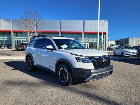 Used 2025 Nissan Pathfinder Rock Creek image 7