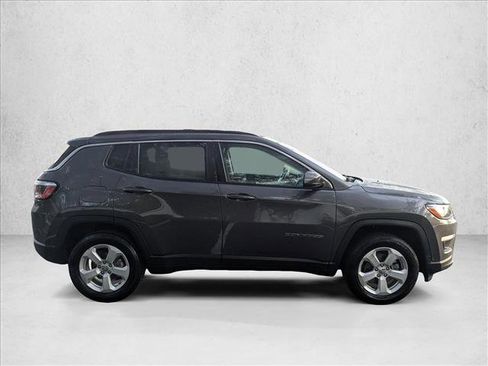 Used 2018 Jeep Compass Latitude w/ Popular Equipment Group image 4