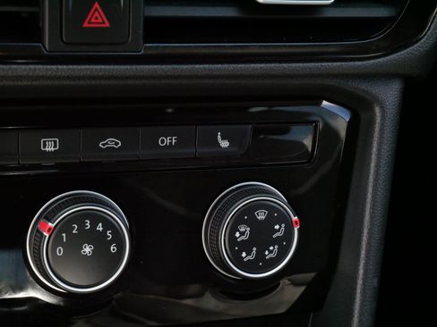 Certified 2023 Volkswagen Taos SE AWD/4WD image 30