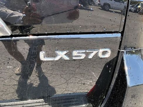 Used 2021 Lexus LX 570 4WD w/ Luxury Package image 24