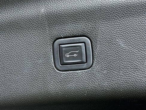 Used 2024 Buick Enclave Essence image 30