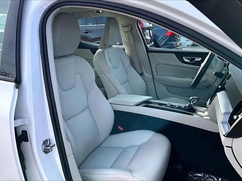 Used 2019 Volvo S60 T6 Momentum image 7