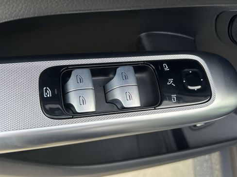 Used 2025 Mercedes-Benz GLC 300 4MATIC image 15