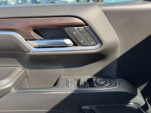 Used 2024 GMC Sierra 1500 SLT image 11