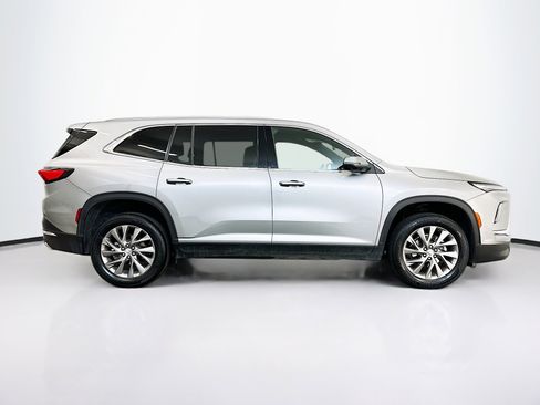 Used 2025 Buick Enclave Preferred image 10