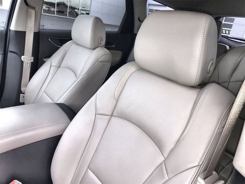 Used 2021 Buick Enclave Essence w/ Sound and Sites Package image 11