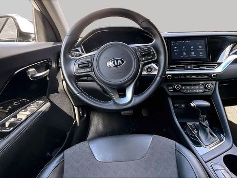 Used 2020 Kia Niro Touring FWD image 6