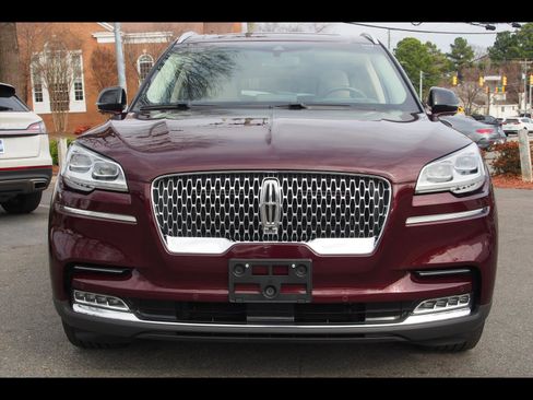 Used 2020 Lincoln Aviator Reserve w/ Equipment Group 202A image 8