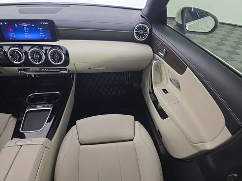 Used 2025 Mercedes-Benz CLA 250 image 15