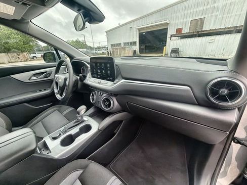 Used 2025 Chevrolet Blazer LT FWD image 28
