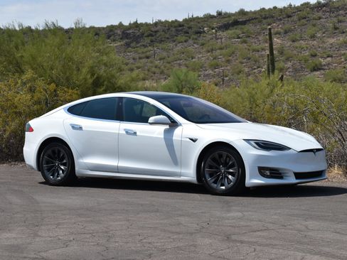 Used 2020 Tesla Model S Performance AWD/4WD image 3