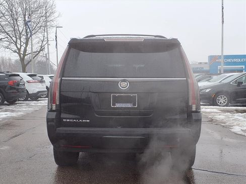 Used 2015 Cadillac Escalade Luxury image 5