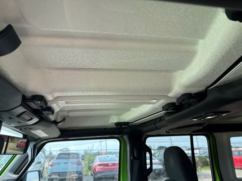 Used 2018 Jeep Wrangler Unlimited Sahara AWD/4WD image 15