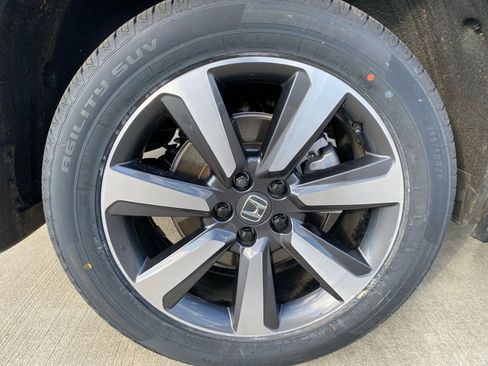 Certified 2025 Honda Pilot Touring image 27