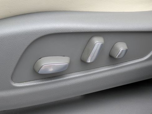 Used 2022 Cadillac XT5 Premium Luxury w/ Technology Package image 8