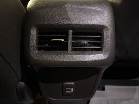 Used 2023 Chevrolet Equinox LT image 16