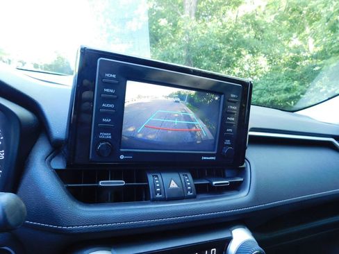 Used 2020 Toyota RAV4 XLE Premium FWD image 10