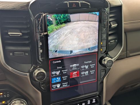 Used 2020 RAM 1500 Laramie AWD/4WD image 27