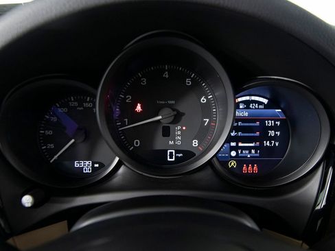 Certified 2025 Porsche Macan AWD/4WD image 23