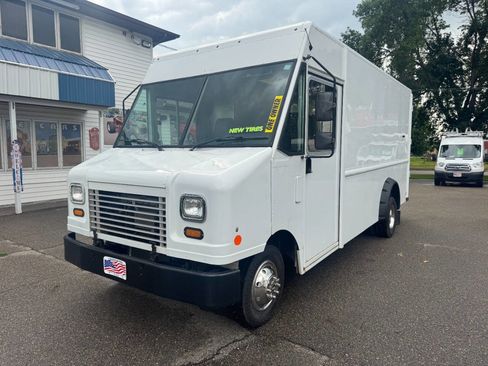 Used 2013 Ford E-350 and Econoline 350 Super Duty w/ Air Conditioning Prep Pkg image 2