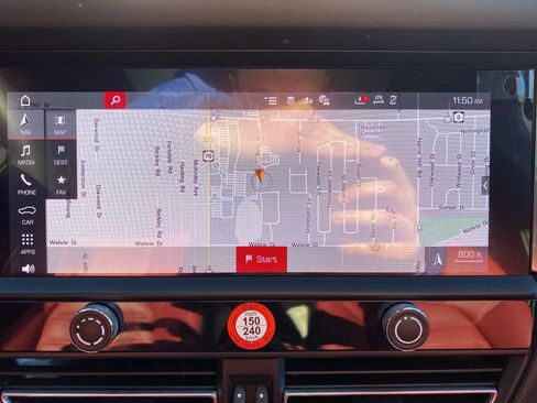 Used 2025 Porsche Macan S image 9