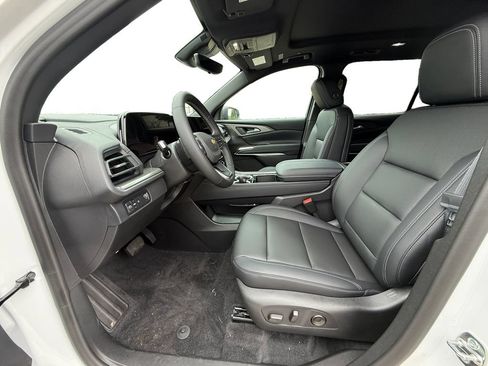 New 2026 Chevrolet Traverse LT w/ Sun and Wheel Package FWD image 9
