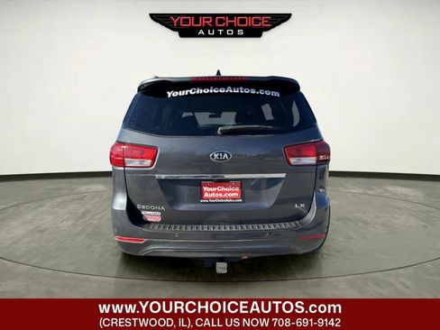 Used 2017 Kia Sedona LX w/ LX Essentials Premium Package FWD image 4
