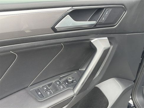 Used 2023 Volkswagen Tiguan SE R-Line image 18