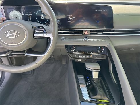 Used 2024 Hyundai Elantra SEL w/ Convenience Package image 28