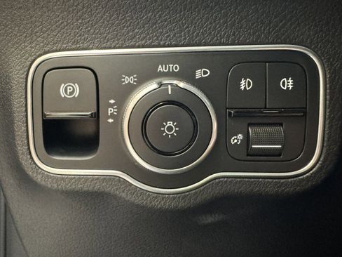 Certified 2025 Mercedes-Benz GLB 250 image 19