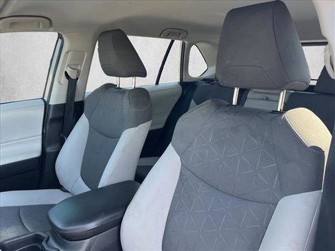 Used 2021 Toyota RAV4 XLE image 16