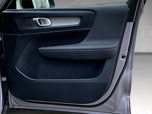 Certified 2026 Volvo XC40 B5 Plus w/ Protection Package Premier image 27