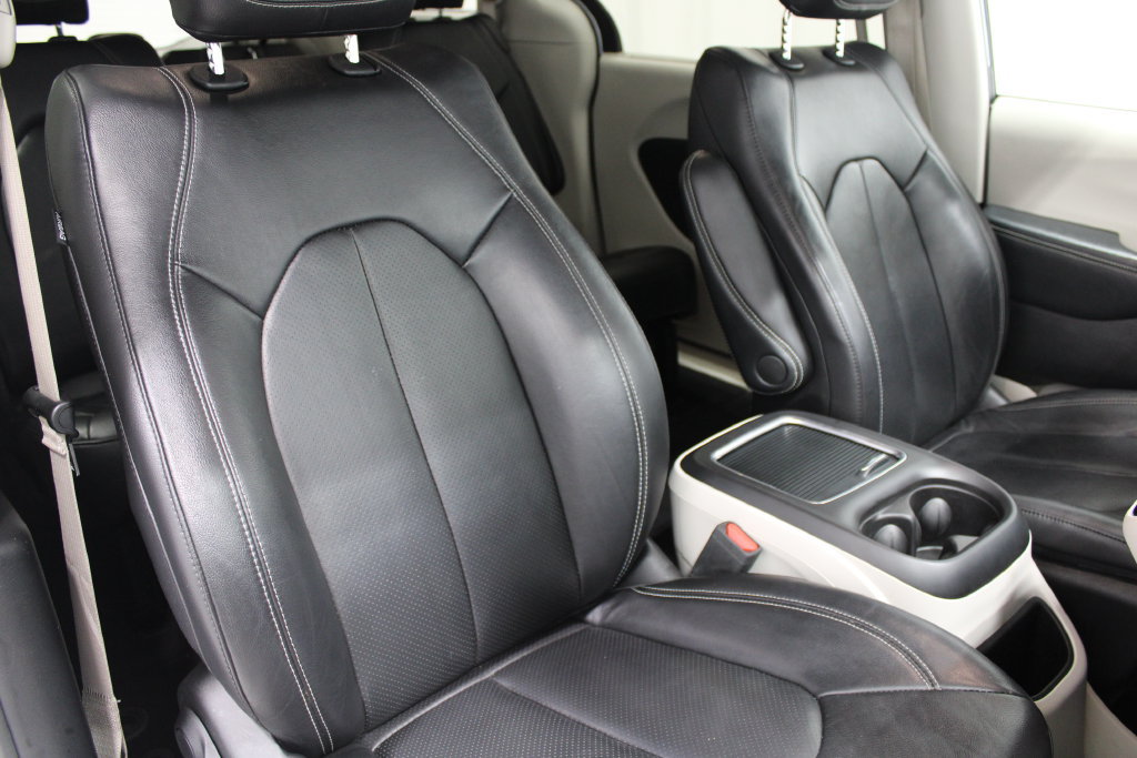 Used 2022 Chrysler Pacifica Touring-L FWD image 26